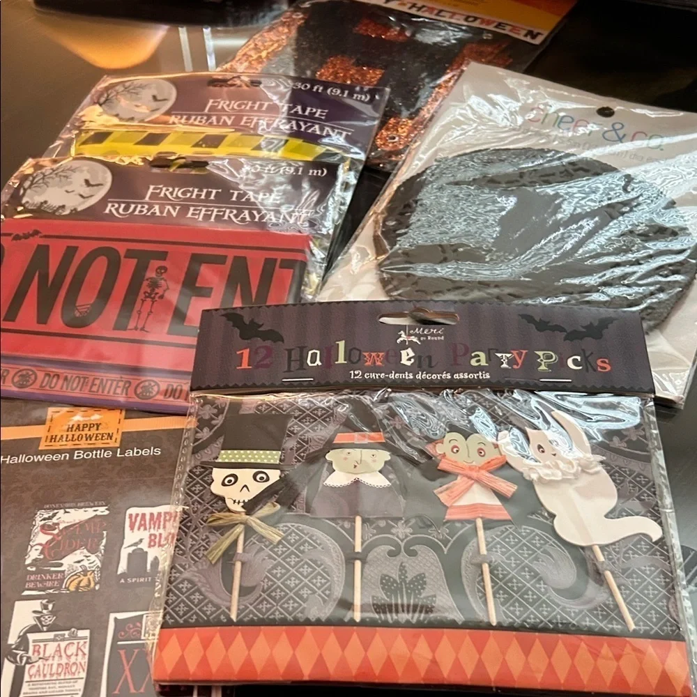 Halloween Assorted Home Party Supplies Set 343 pieces. NWT